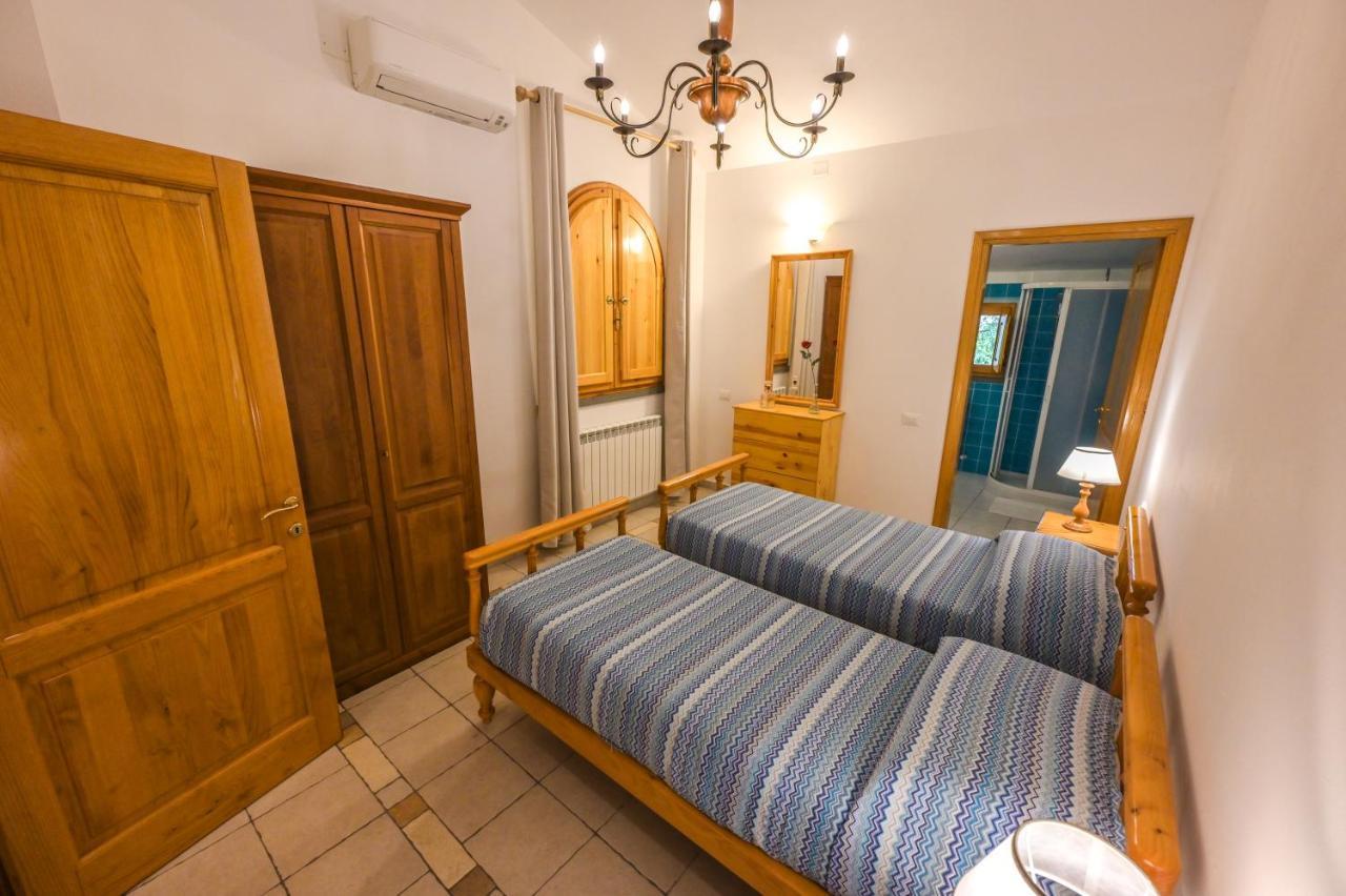 Agriturismo Poggio Al Pino 몬텔루포피오렌티노 외부 사진