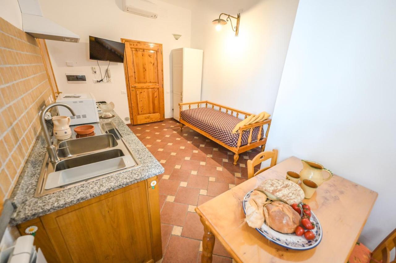 Agriturismo Poggio Al Pino 몬텔루포피오렌티노 외부 사진