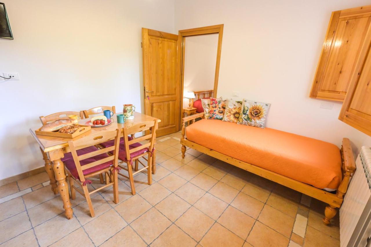 Agriturismo Poggio Al Pino 몬텔루포피오렌티노 외부 사진