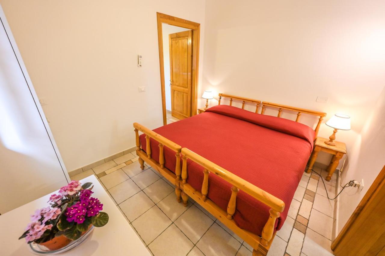Agriturismo Poggio Al Pino 몬텔루포피오렌티노 외부 사진