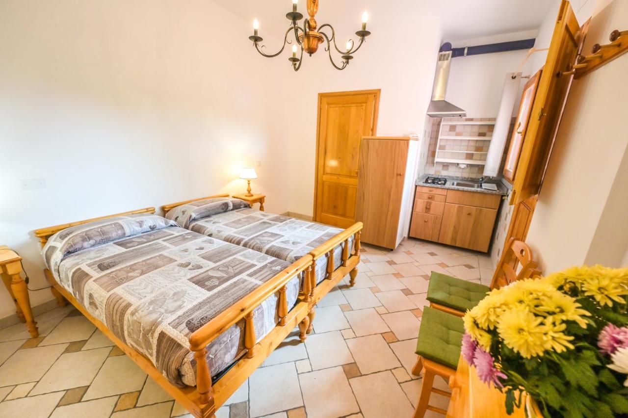 Agriturismo Poggio Al Pino 몬텔루포피오렌티노 외부 사진