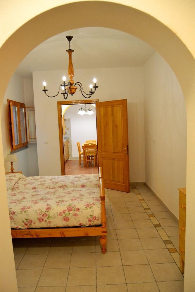 Agriturismo Poggio Al Pino 몬텔루포피오렌티노 외부 사진