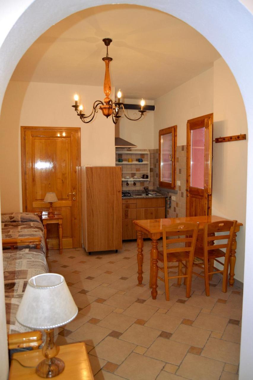 Agriturismo Poggio Al Pino 몬텔루포피오렌티노 외부 사진