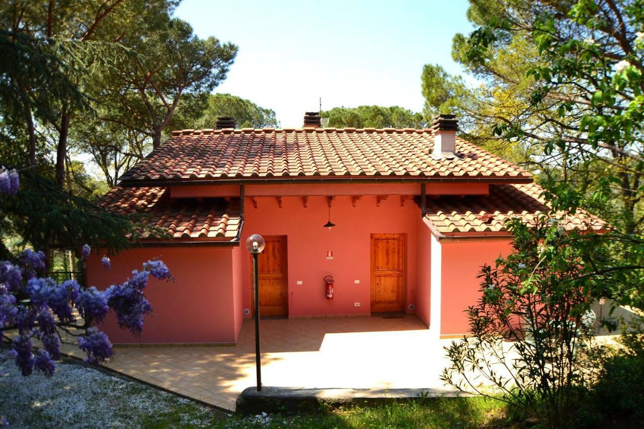 Agriturismo Poggio Al Pino 몬텔루포피오렌티노 외부 사진