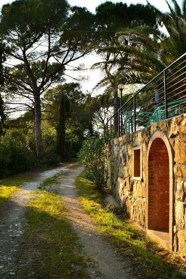 Agriturismo Poggio Al Pino 몬텔루포피오렌티노 외부 사진